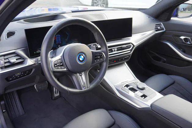 BMW 330e x DriveTouring Steptronic M Sport