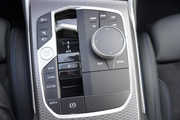 BMW 330e x DriveTouring Steptronic M Sport