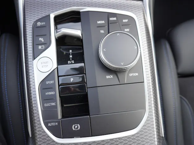 BMW 330e x DriveTouring Steptronic M Sport