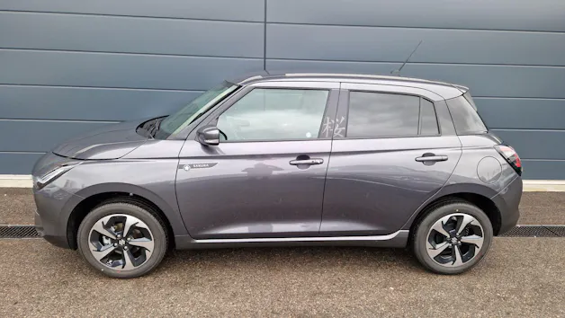 Suzuki Swift 1.2 Sakura Top Hybrid 4x4