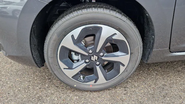Suzuki Swift 1.2 Sakura Top Hybrid 4x4