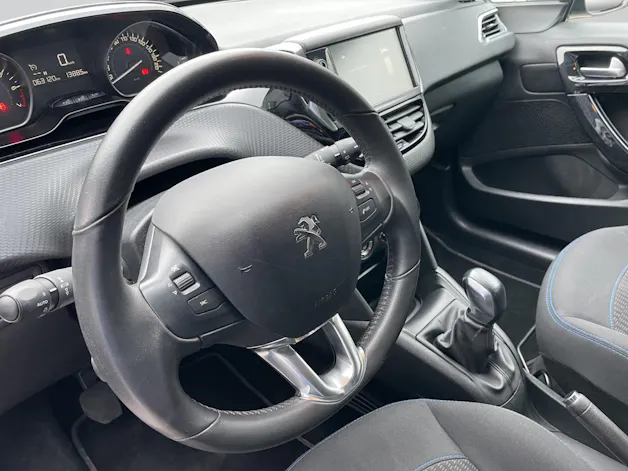 Peugeot 208 1.2 P.Tech Signature