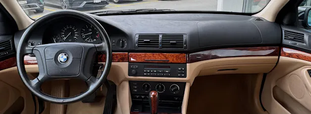 BMW 528i