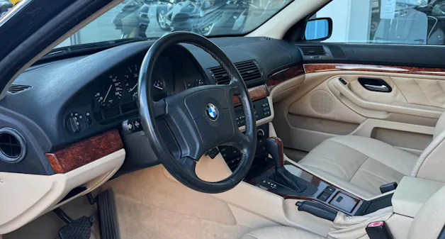 BMW 528i