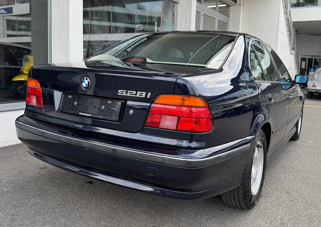 BMW 528i