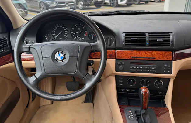 BMW 528i