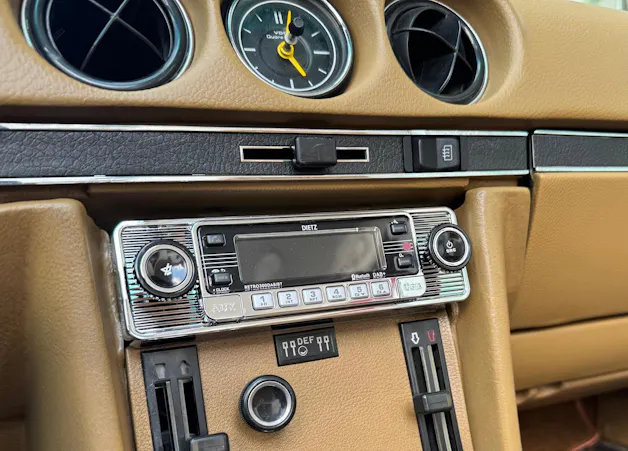 Mercedes-Benz 350 SL V8