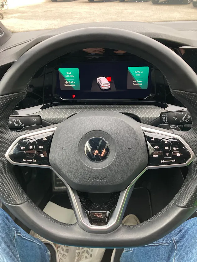 VW Golf 1.5 eTSI mHEV ACT R-Line DSG