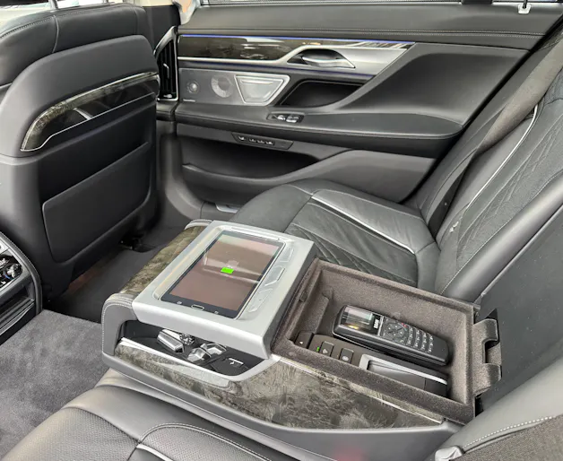 BMW M760Li xDrive Sport Getriebe