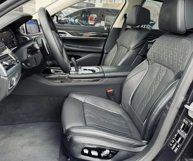 BMW M760Li xDrive Sport Getriebe