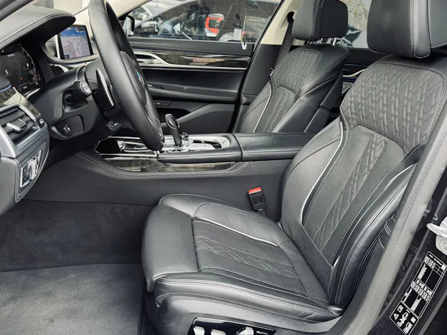 BMW M760Li xDrive Sport Getriebe