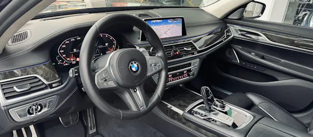 BMW M760Li xDrive Sport Getriebe