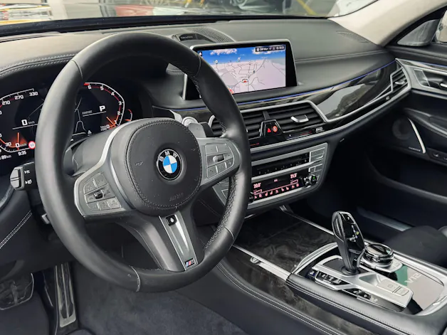 BMW M760Li xDrive Sport Getriebe