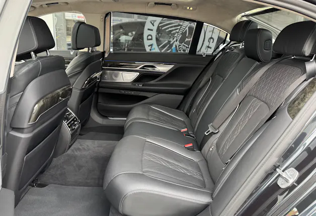 BMW M760Li xDrive Sport Getriebe