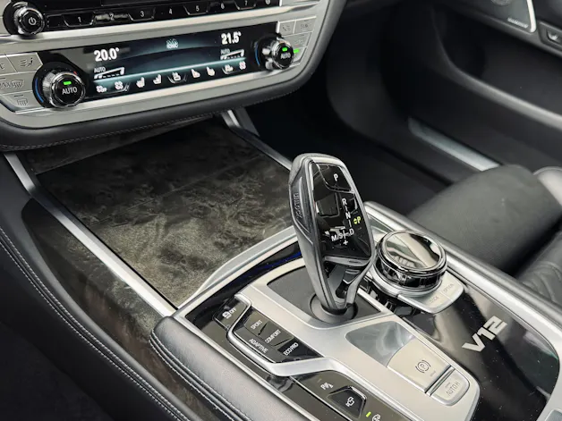 BMW M760Li xDrive Sport Getriebe