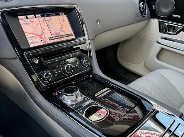 Jaguar XJ 3.0 V6 S/C Premium Luxury Automatic AWD