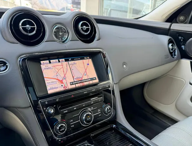 Jaguar XJ 3.0 V6 S/C Premium Luxury Automatic AWD
