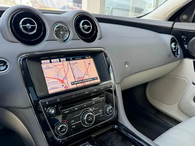 Jaguar XJ 3.0 V6 S/C Premium Luxury Automatic AWD