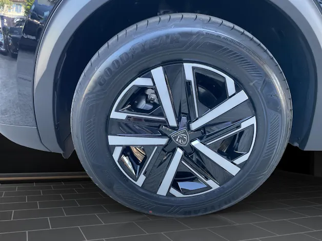 Peugeot 2008 NEW 1.2 136 MHEV Style