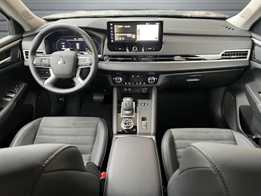 MITSUBISHI OUTLANDER 10