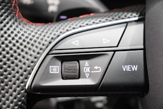 https://vehicle.imgix.net/4229121/23341589-cb92-4211-80b1-8bdca766ea47.JPG