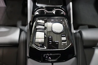 https://vehicle.imgix.net/4229309/c414a6fd-ba6b-4d02-b064-510d81c06155.JPG