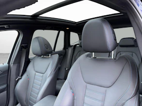 https://vehicle.imgix.net/4229439/d9da6ca8-9617-47ae-a081-750aae155ac2.jpg