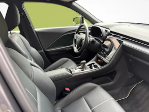 https://vehicle.imgix.net/4229471/3bec2376-d31d-4cd2-aee7-4ba50ab8a638.jpg