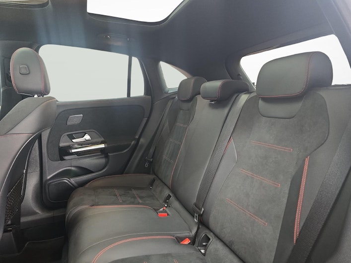 image du véhicule MERCEDES-BENZ GLA 200