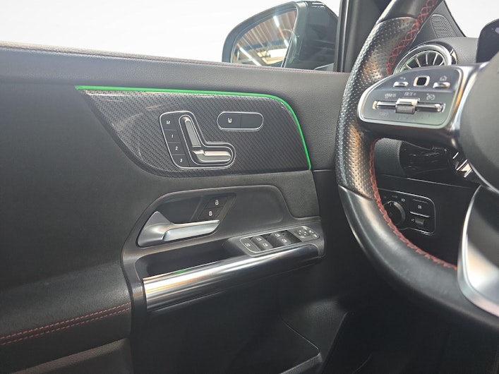 image du véhicule MERCEDES-BENZ GLA 200