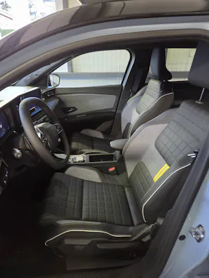 Renault R4 E-Tech Comfort Range iconic