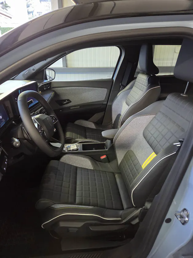 Renault R4 E-Tech Comfort Range iconic