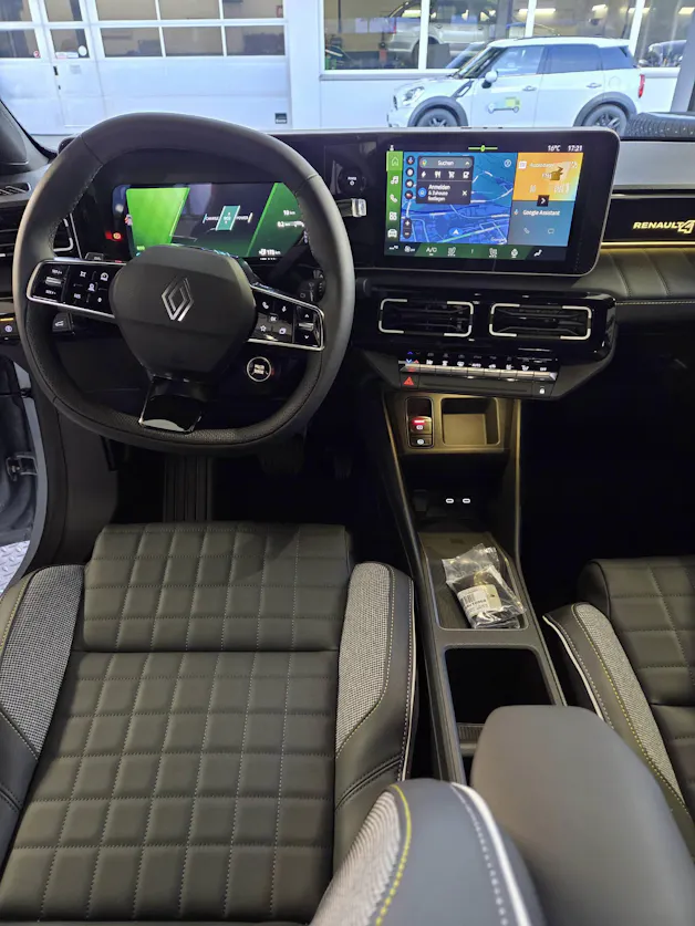 Renault R4 E-Tech Comfort Range iconic