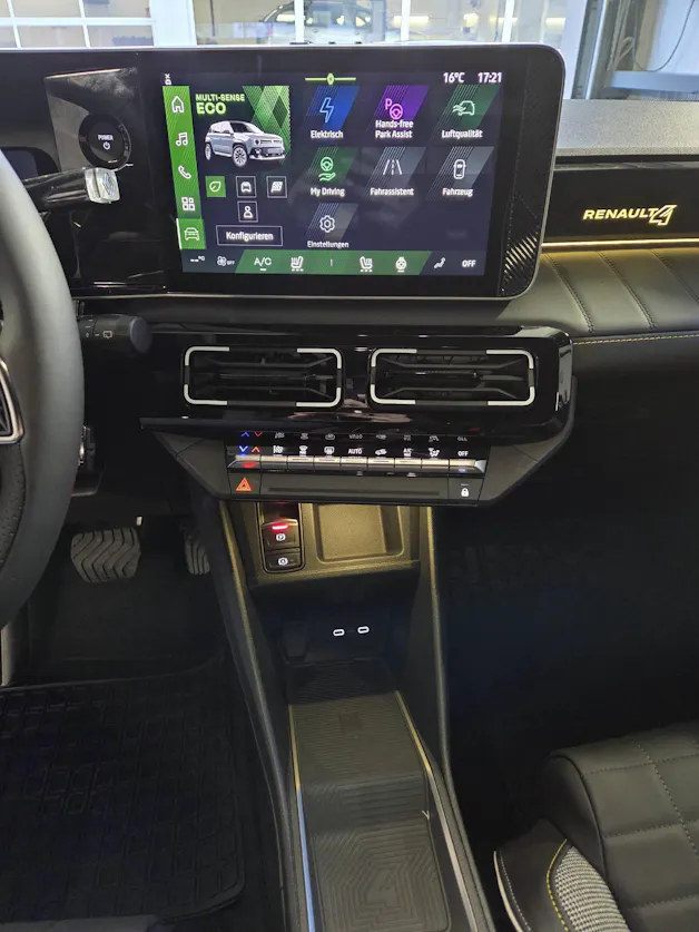 Renault R4 E-Tech Comfort Range iconic