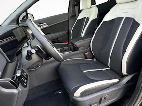 https://vehicle.imgix.net/4229834/5795d6df-b7e2-4211-9845-8cbb0d8f3835.jpg