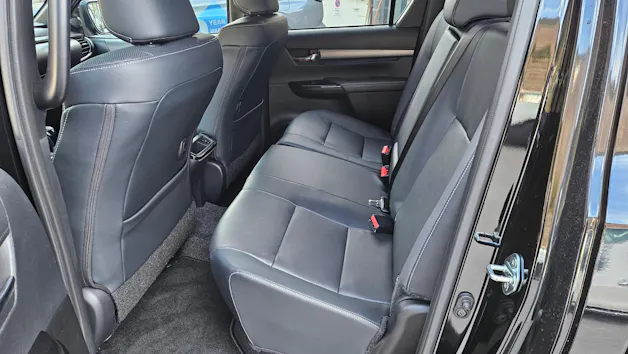 Toyota Hilux Double Cab.-Pick-up 2.8 D-4D MHEV 204 Invincible