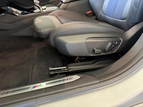 https://vehicle.imgix.net/4230003/7d75799b-d493-421e-b0e0-d91b97234cb0.jpg