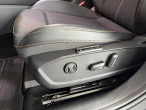 https://vehicle.imgix.net/4230090/baddeaea-180e-4932-81ed-4c835946d6db.jpg