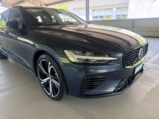 Volvo V60 2.0 T6 TE Plus Dark eAWD - gancio traino elettrico e pneumatici invernali usati inclusi