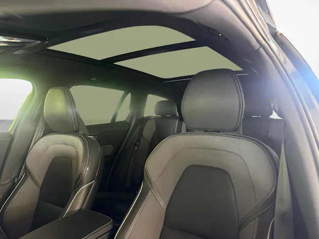 Volvo V60 2.0 T6 TE Plus Dark eAWD - gancio traino elettrico e pneumatici invernali usati inclusi