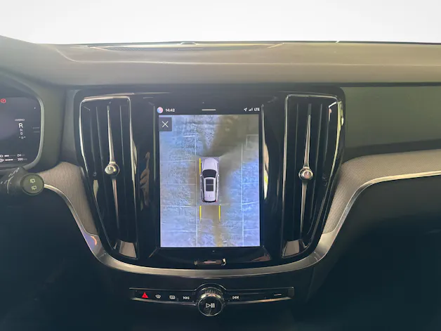 Volvo V60 2.0 T6 TE Plus Dark eAWD - gancio traino elettrico e pneumatici invernali usati inclusi