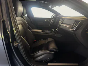 Volvo V60 2.0 T6 TE Plus Dark eAWD - gancio traino elettrico e pneumatici invernali usati inclusi