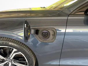 Volvo V60 2.0 T6 TE Plus Dark eAWD - gancio traino elettrico e pneumatici invernali usati inclusi