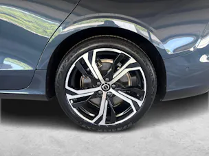 Volvo V60 2.0 T6 TE Plus Dark eAWD - gancio traino elettrico e pneumatici invernali usati inclusi