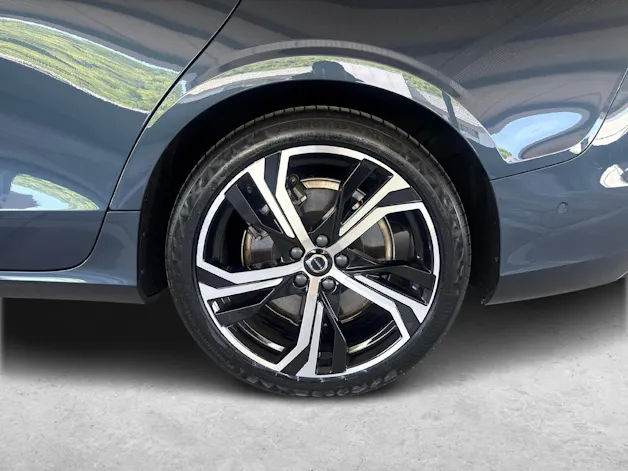 Volvo V60 2.0 T6 TE Plus Dark eAWD - gancio traino elettrico e pneumatici invernali usati inclusi