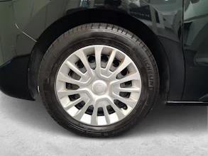 https://vehicle.imgix.net/4230218/266b95bb-94bf-42ba-aefd-ceb5ead2b38b.jpg
