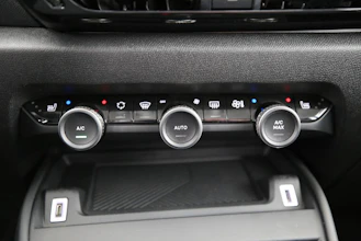 https://vehicle.imgix.net/4230236/b86e17e9-544f-43d3-9903-c9093c9db6a4.jpg