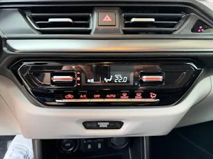 Suzuki Swift 1.2 Sakura Top Hybrid