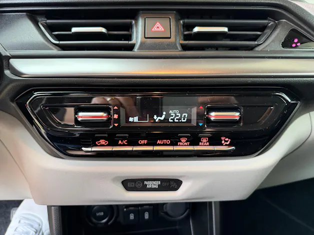 Suzuki Swift 1.2 Sakura Top Hybrid