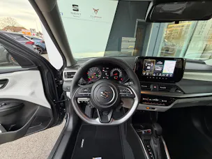 Suzuki Swift 1.2 Sakura Top Hybrid